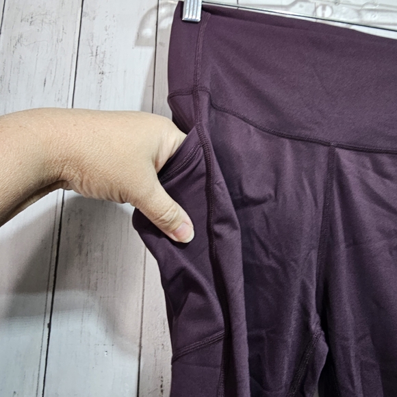 Zyia Active Women's Size 8-10 High Rise Crop Side Pocket Leggings Plum Purple. - Picture 3 of 7